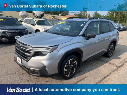 Used 2025 Subaru Forester Limited AWD/4WD image 1