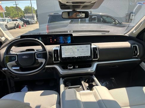 Used 2025 Ford Expedition Max Platinum w/ Driver's Package AWD/4WD image 18