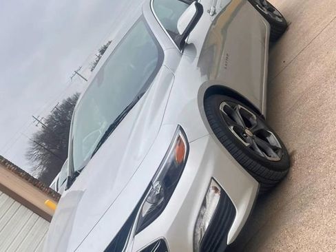 Used 2022 Chevrolet Malibu LT image 1