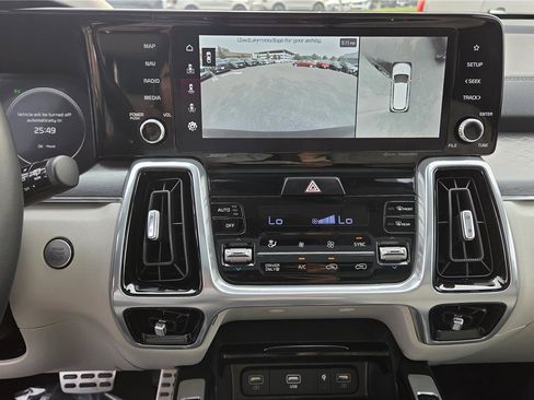 Certified 2023 Kia Sorento SX Prestige w/ Panoramic Sunroof Package AWD/4WD image 22
