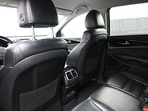 Used 2019 Kia Sorento EX AWD/4WD image 16
