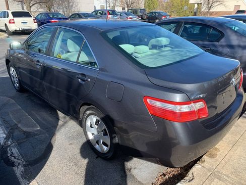 Used 2009 Toyota Camry LE FWD image 6