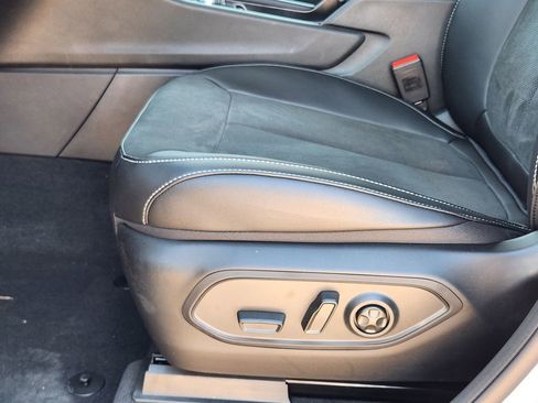 New 2025 Jeep Grand Cherokee L Altitude RWD image 17