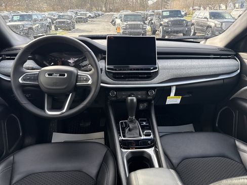 Used 2024 Jeep Compass Latitude w/ Convenience Group image 14