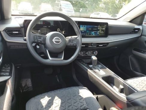 Certified 2025 Nissan Kicks SV AWD/4WD image 10