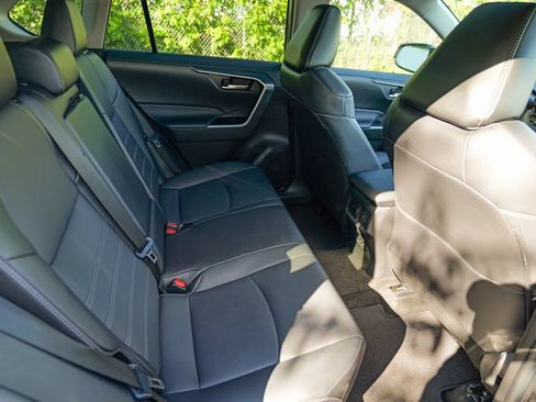 Used 2023 Toyota RAV4 XLE Premium AWD/4WD image 31