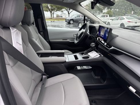 New 2025 Toyota Sienna XLE w/ XLE Plus Package image 35