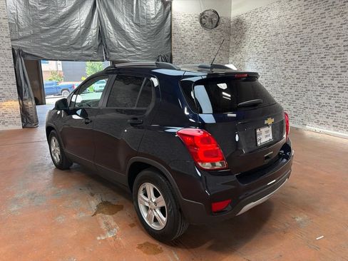 Used 2022 Chevrolet Trax LT w/ LT Convenience Package FWD image 5