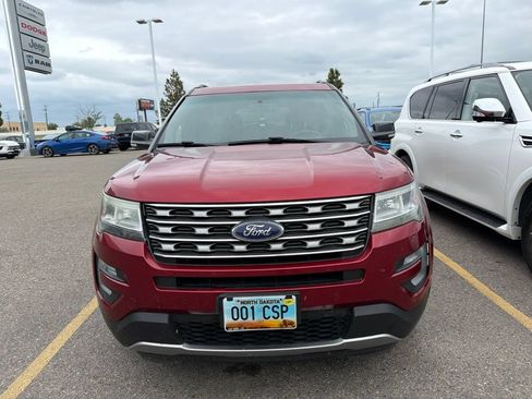 Used 2017 Ford Explorer XLT w/ Equipment Group 201A AWD/4WD image 3
