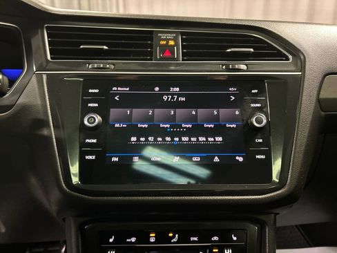 Used 2022 Volkswagen Tiguan SE R-Line image 15