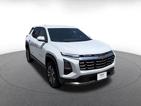 Used 2025 Chevrolet Equinox LT FWD image 3