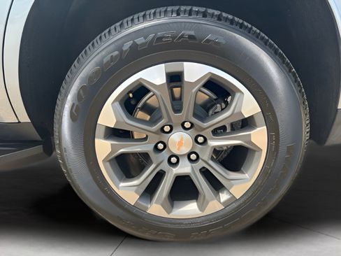 Used 2025 Chevrolet Tahoe LT AWD/4WD image 13
