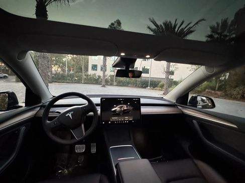 Used 2024 Tesla Model Y Performance AWD/4WD image 17