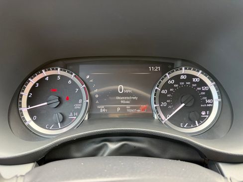 Used 2024 Toyota Highlander XLE FWD image 14