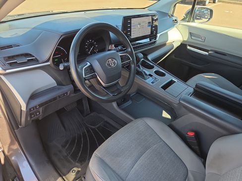 Certified 2021 Toyota Sienna LE image 15