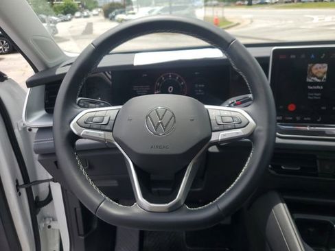 Certified 2025 Volkswagen Tiguan SE w/ Panoramic Sunroof Package FWD image 25