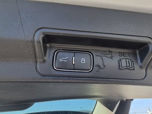 Used 2025 Ford Explorer Active AWD/4WD image 11