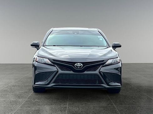 Used 2023 Toyota Camry SE FWD image 2