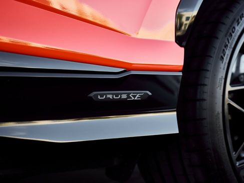 Used 2025 Lamborghini Urus SE image 8