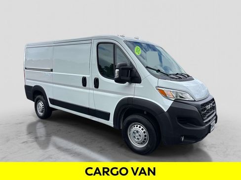Used 2025 RAM ProMaster 2500 w/ Convenience Group FWD image 6