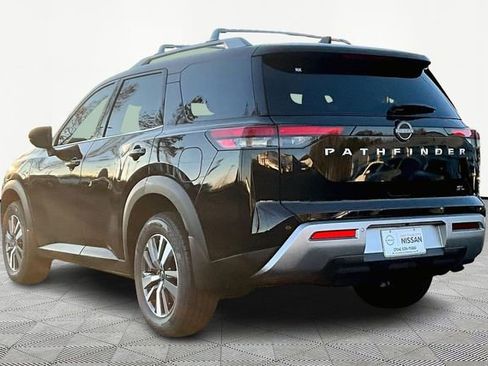 New 2025 Nissan Pathfinder SL image 3
