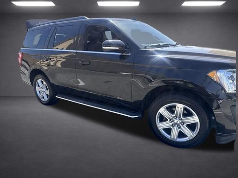 Used 2019 Ford Expedition XLT w/ Equipment Group 202A AWD/4WD image 11