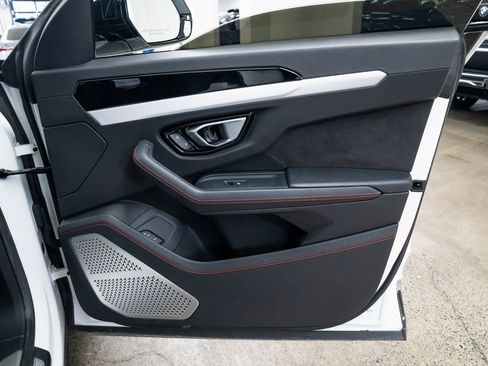 Used 2020 Lamborghini Urus image 25