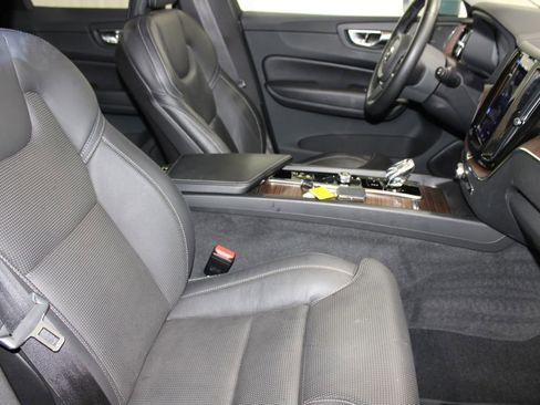 Used 2023 Volvo XC60 B6 Ultimate image 19