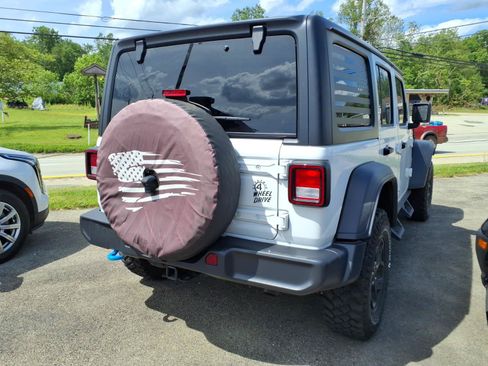 Used 2023 Jeep Wrangler Unlimited w/ Cold Weather Group AWD/4WD image 2