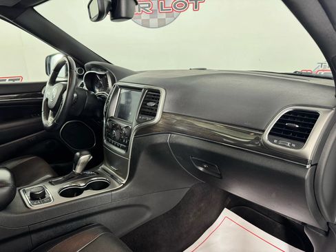 Used 2018 Jeep Grand Cherokee Overland AWD/4WD image 12