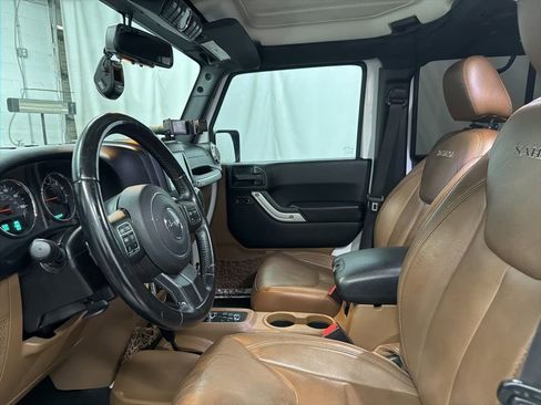 Used 2017 Jeep Wrangler Unlimited Sahara w/ Connectivity Group image 15