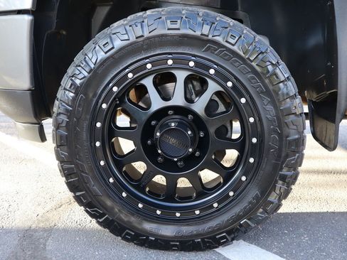 Used 2014 GMC Sierra 2500 Denali w/ Suspension Package, Off-Road image 43