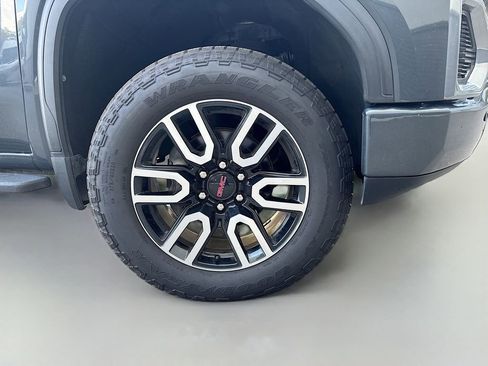 Used 2022 GMC Sierra 1500 AT4 w/ AT4 Premium Package image 11