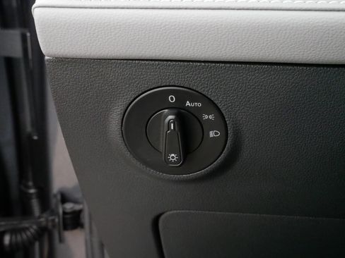 Used 2024 Volkswagen Taos SEL image 27