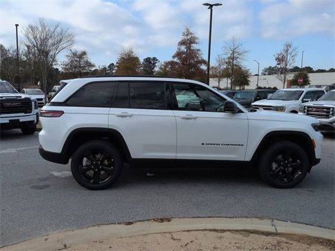 New 2025 Jeep Grand Cherokee Limited w/ Black Appearance Package image 3