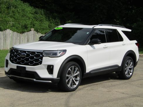 Certified 2025 Ford Explorer Platinum w/ Ultimate Package AWD/4WD image 8