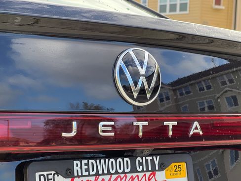 Certified 2025 Volkswagen Jetta SE image 26
