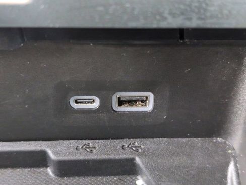 Used 2025 GMC Yukon Denali image 40