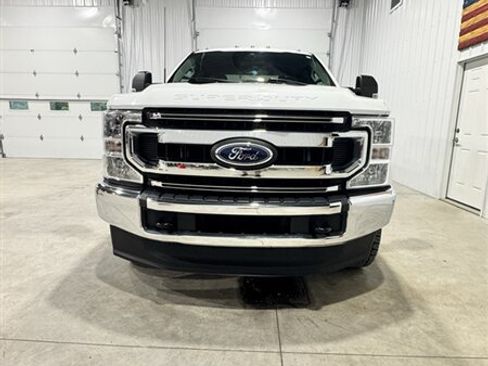 Used 2022 Ford F250 XLT w/ Snow Plow/Camper Package AWD/4WD image 4