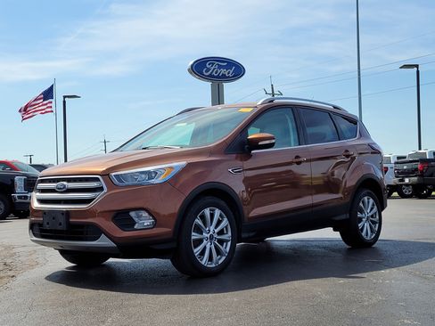 Used 2017 Ford Escape Titanium image 8