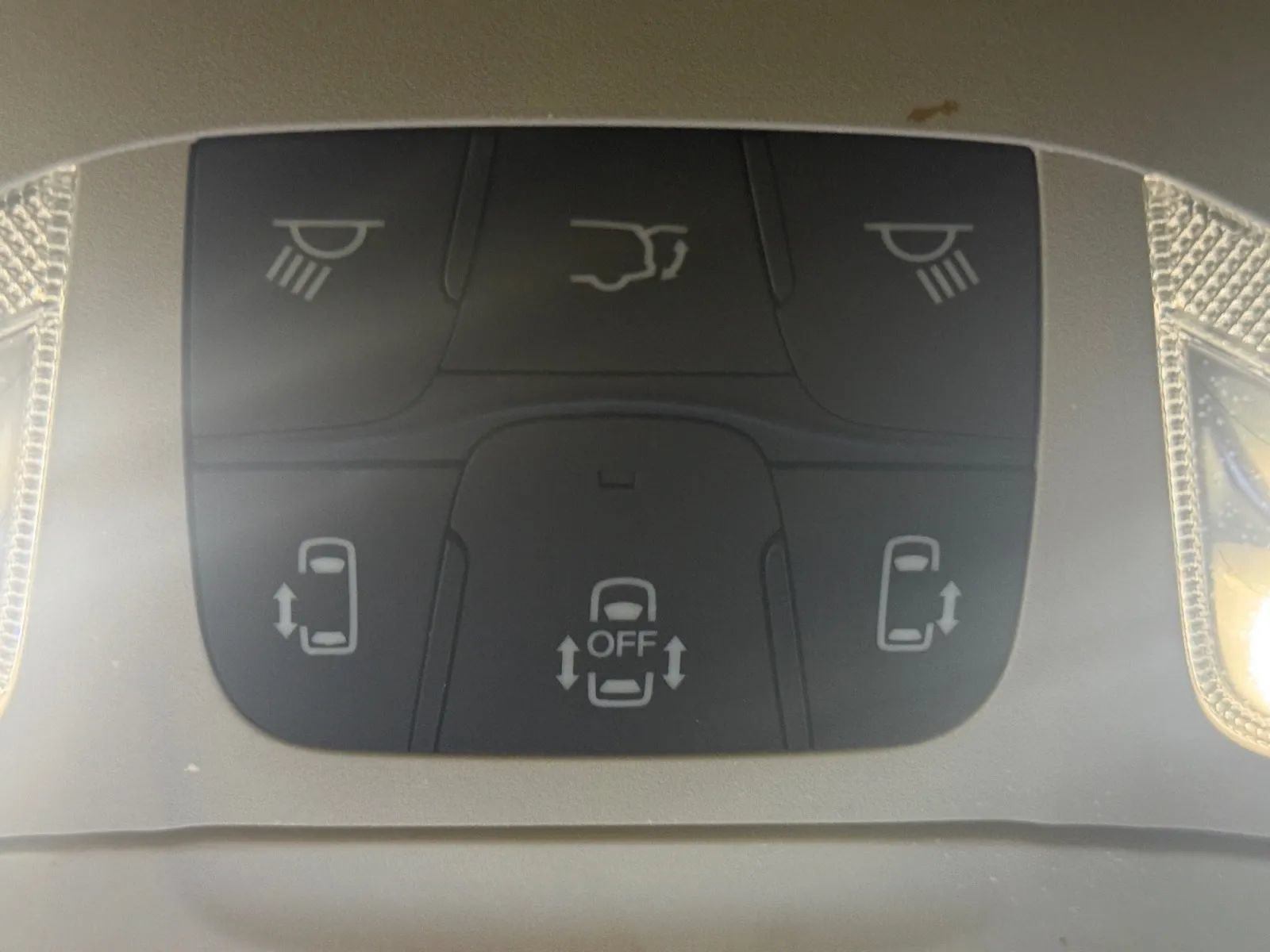 Used 2023 Chrysler Pacifica Touring-L FWD image 32