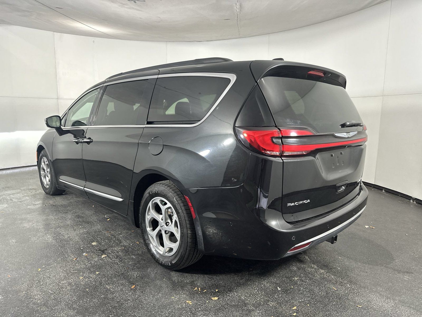 Used 2022 Chrysler Pacifica Limited FWD image 6