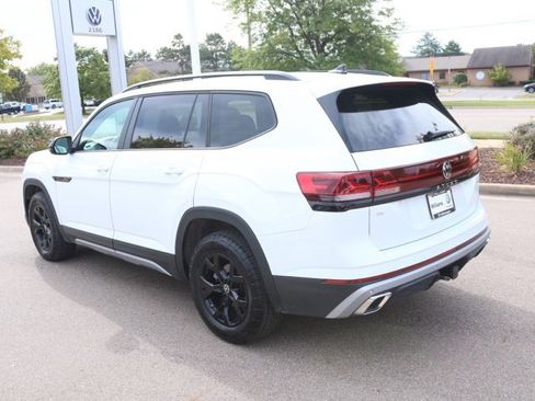 Used 2025 Volkswagen Atlas Peak Edition SE image 8