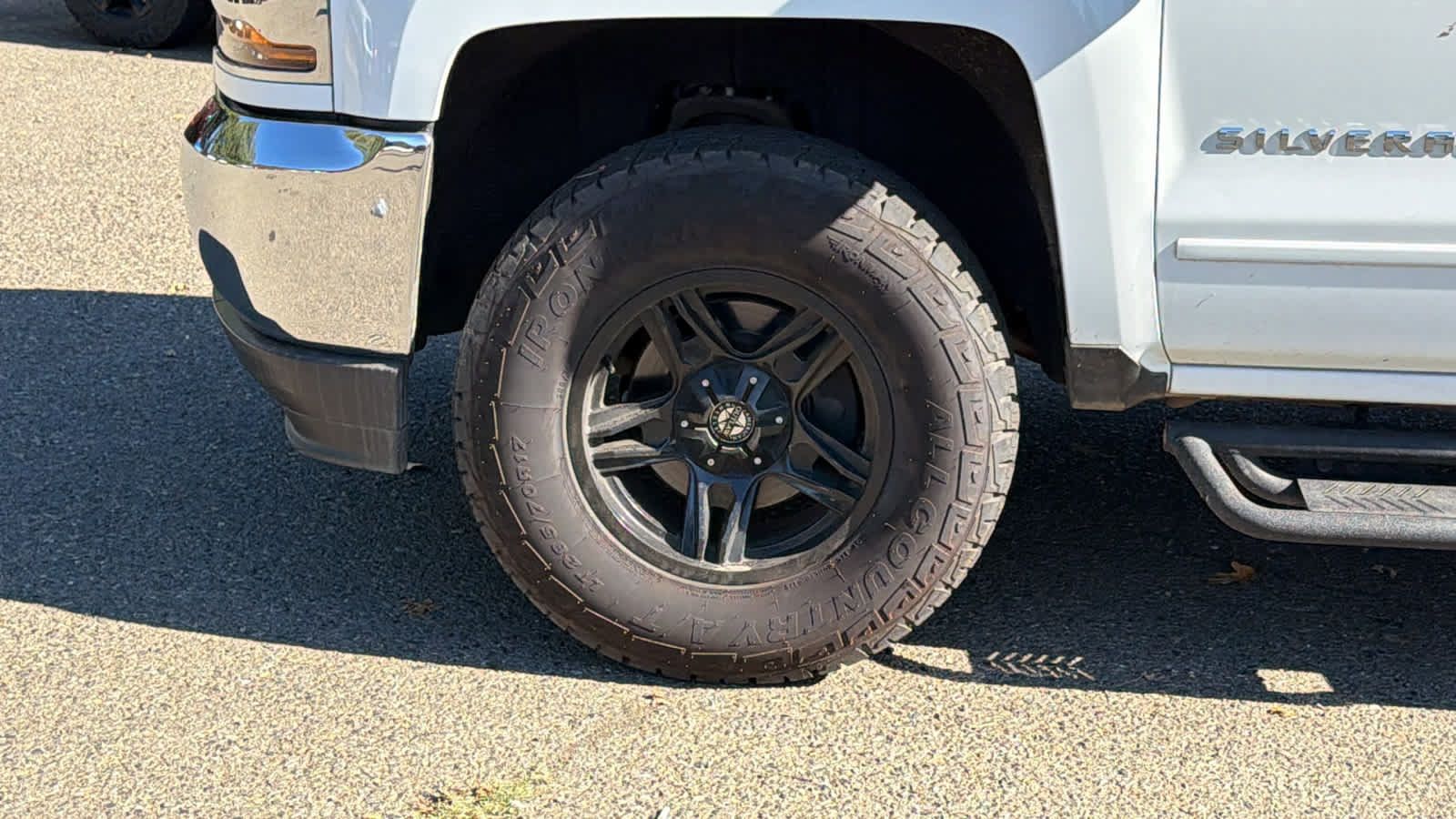 Used 2018 Chevrolet Silverado 1500 LT w/ Trailering Package AWD/4WD image 9