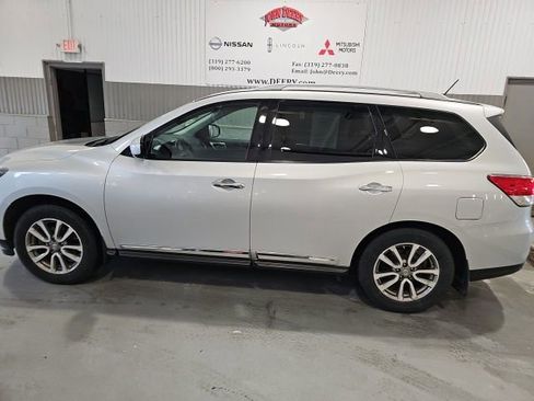 Used 2015 Nissan Pathfinder SL w/ Trailer Tow Package AWD/4WD image 6