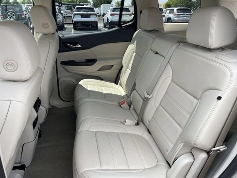 Used 2022 GMC Acadia Denali w/ Denali Ultimate Package AWD/4WD image 23