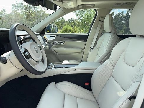 Certified 2024 Volvo XC90 B6 Ultimate w/ Lounge Package image 13