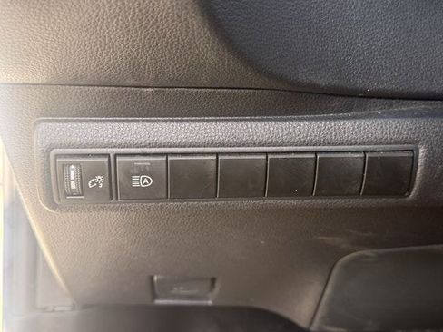 Used 2025 Toyota Corolla LE FWD image 22
