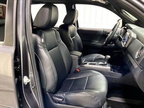 Certified 2022 Toyota Tacoma TRD Off-Road image 8