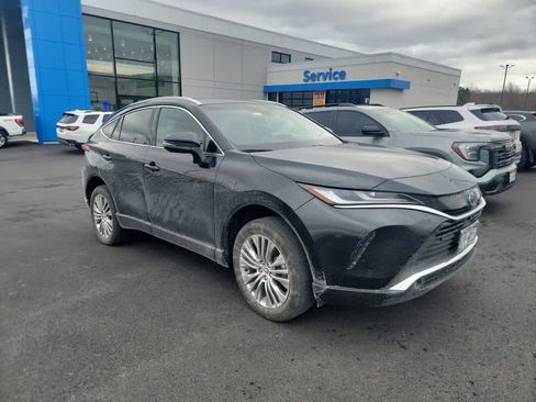 Used 2023 Toyota Venza Limited image 3